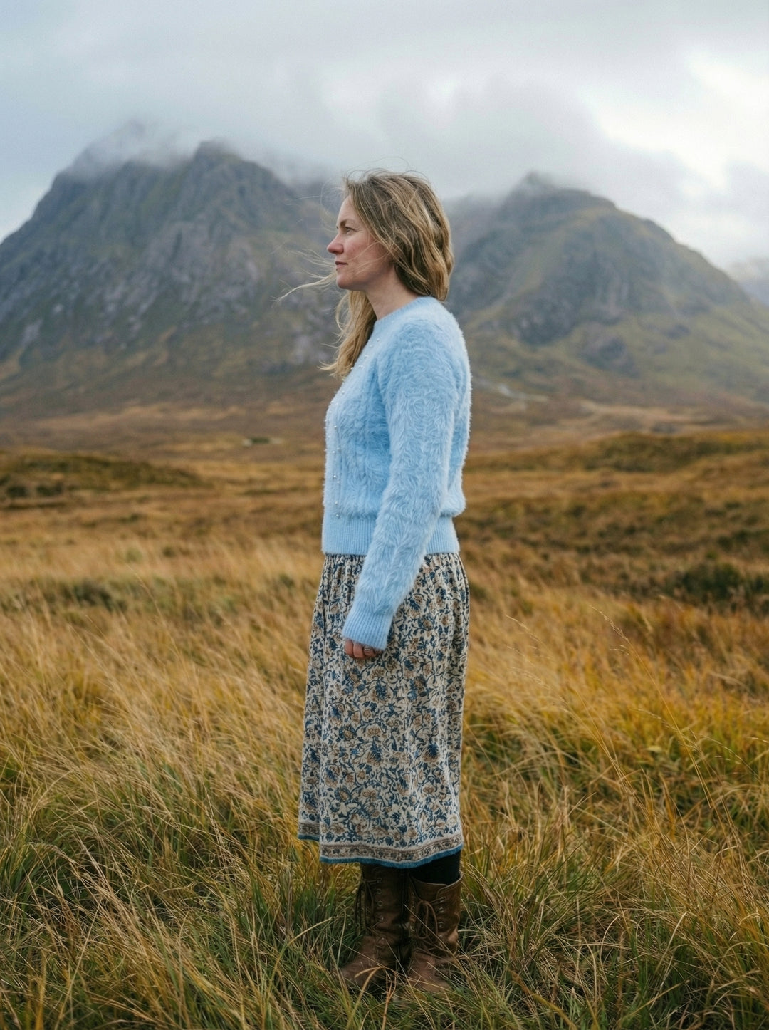 Luxury Cashmere & Fur-Effect Ribbed Jumper – Glamour Knit with Metallic Button Detail (UK 8-12)