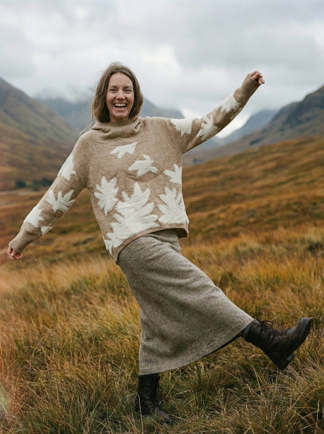 Luxury Embroidered Cashmere Hooded Jumper – Oversized High-Low Knit with Floral Detail (UK 8-14)