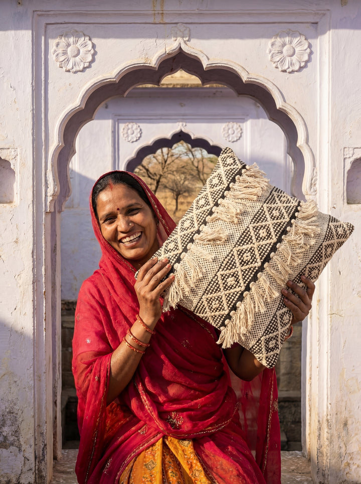 The Heritage Weaver: 18x18" Hand-Loomed Cotton Cushion – Artisans of Humanity