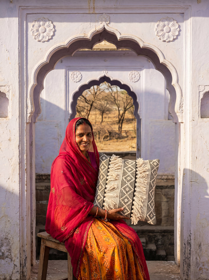 The Heritage Weaver: 18x18" Hand-Loomed Cotton Cushion – Artisans of Humanity