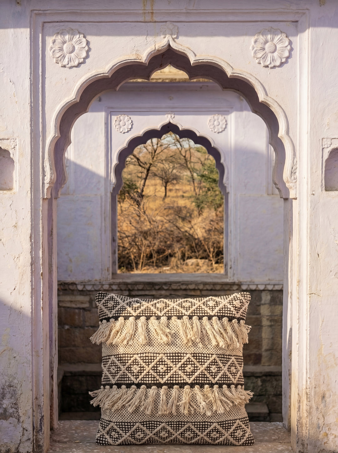 The Heritage Weaver: 18x18" Hand-Loomed Cotton Cushion – Artisans of Humanity