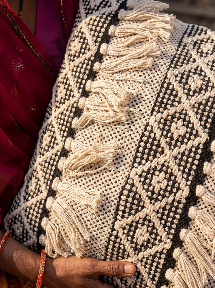 The Heritage Weaver: 18x18" Hand-Loomed Cotton Cushion – Artisans of Humanity